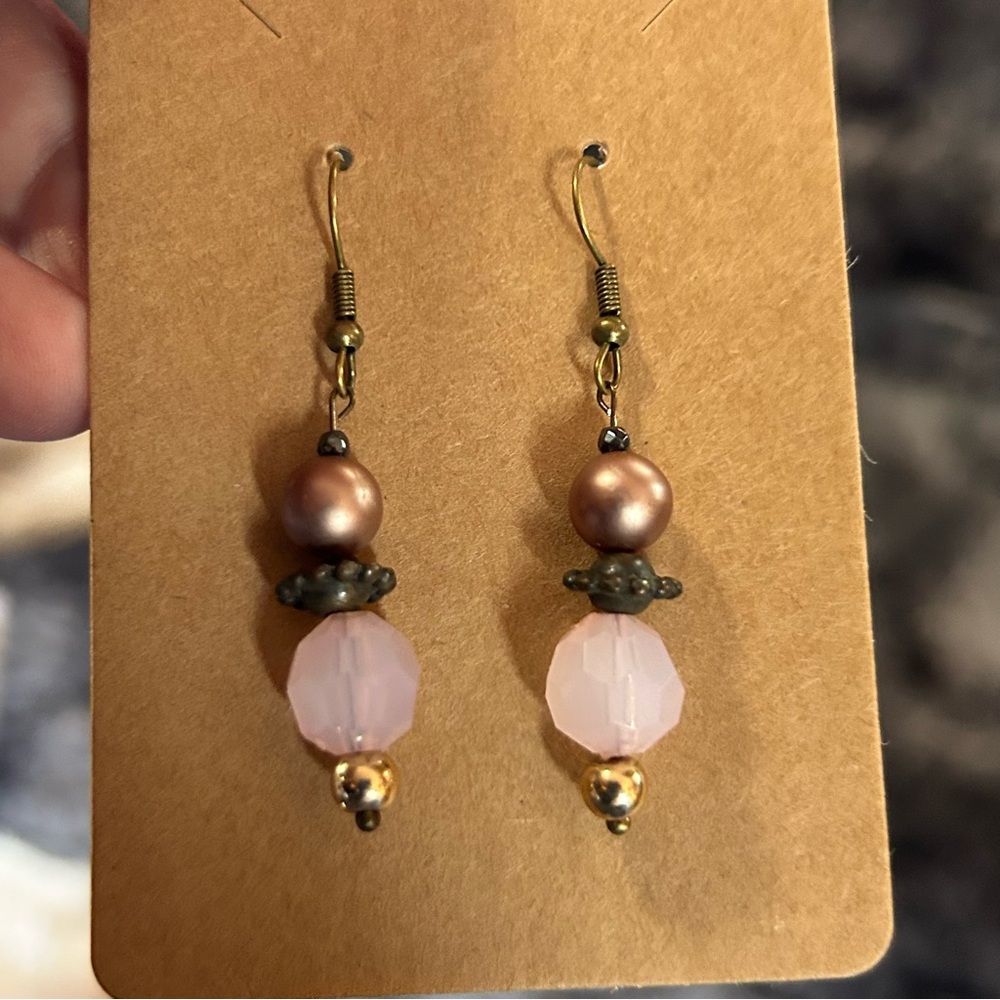 Handcrafted elegant vintage bead faceted hematite earrings - Picture 2 of 4